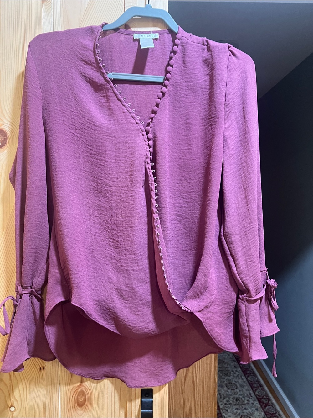 Esley Rose-Mauve Button-Trim V-Neck Blouse size large